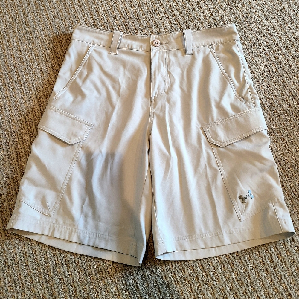 Under Armor Heatgear Loose Men's Shorts, Tan/Grayish, Size 32